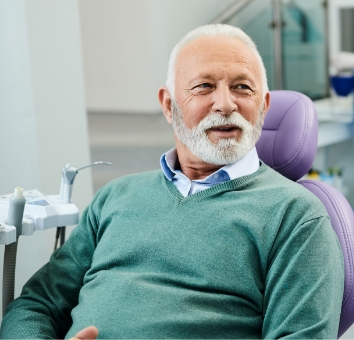 doctor speaking with patient 